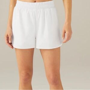 NWT Beyond Yoga Stretch Woven Stride Shorts
